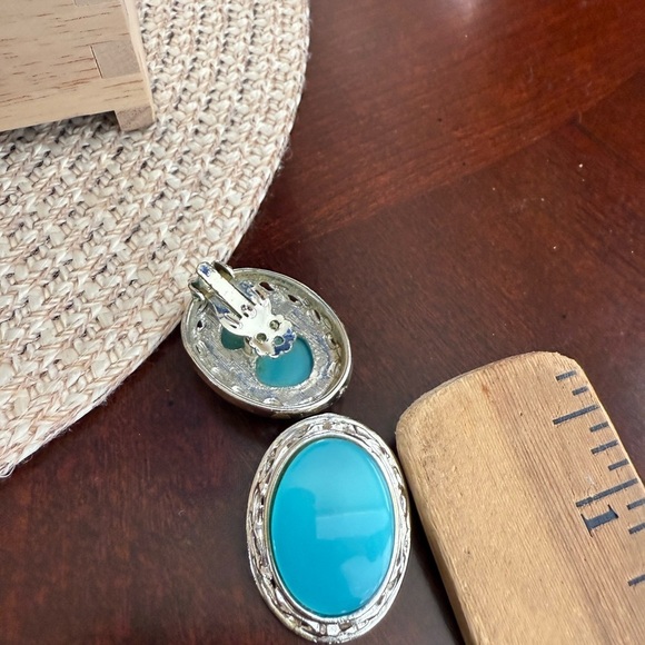 Vintage ClipOn Earrings - Picture 3 of 3